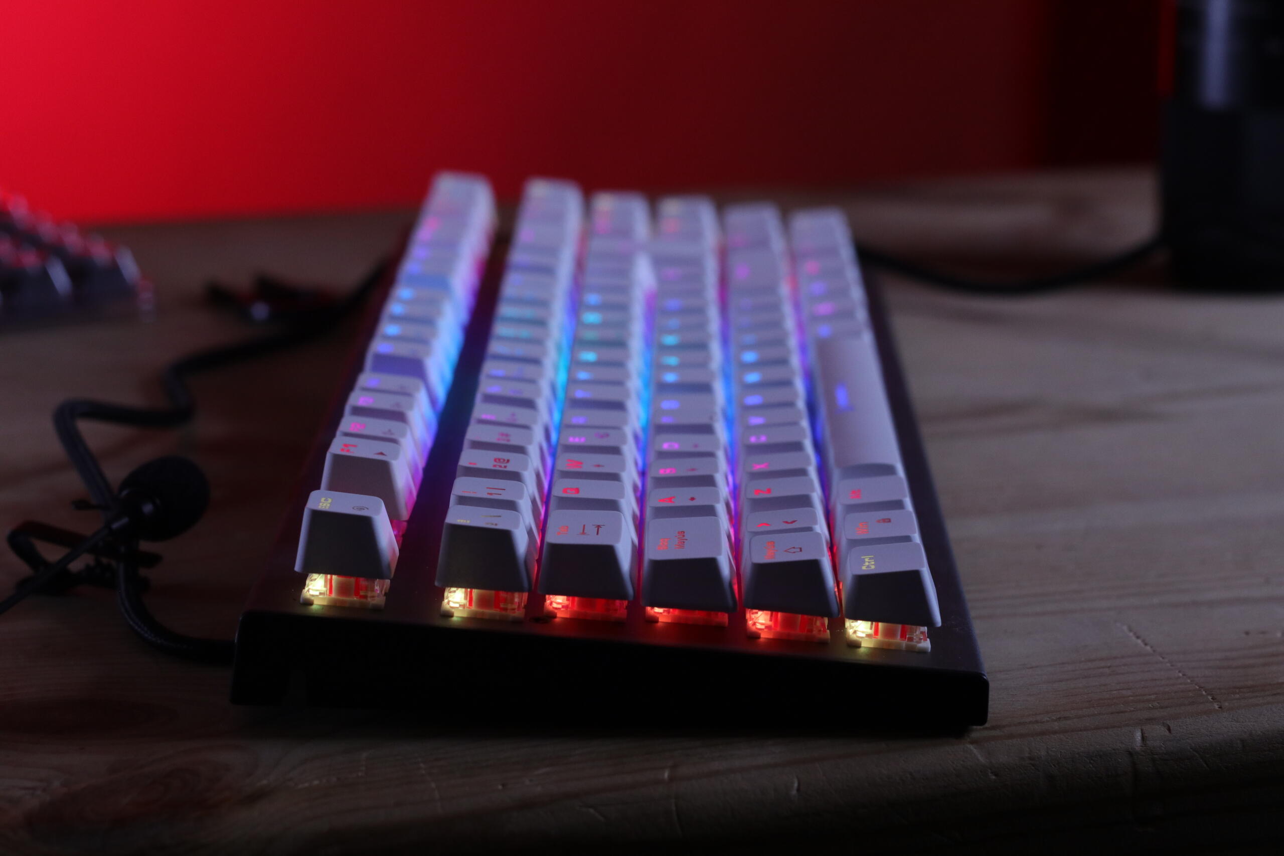 Newskill presenta Chronos TKL un nuevo teclado con iluminación RGB,  mecánico y TenKeyLess, sin prescindir de su pad numérico - Fanáticos del  Hardware